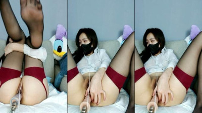 [동양야동] 가죽 스커트 일품 힙!섹시 나시 블랙!소파에 무릎을 꿇고 일어나 포격으로 소굴에 오줌을 튀기고, 달걀을 던져 국화를 쑤셔넣고, 큰 검은 소를 쑤셔 넣습니다. [섹트야동,쇼츠야동,한국야동,딸퀸야동]