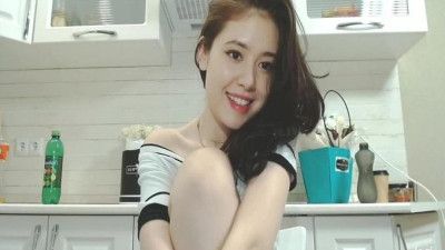 [동양야동] 달콤한 외모의 일품 청순 아시아계 젊은 여성 주방 자위 2부, 의자 위에 계란 마개를 올려 다리를 벌리고 근접 클로즈업 클라이맥스 분수 [섹트야동,쇼츠야동,한국야동,딸퀸야동]