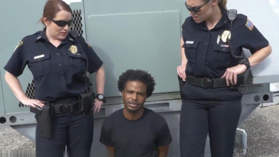 [서양야동] Black prisoner was caught by prison guards while escaping [섹트야동,쇼츠야동,한국야동,딸퀸야동]